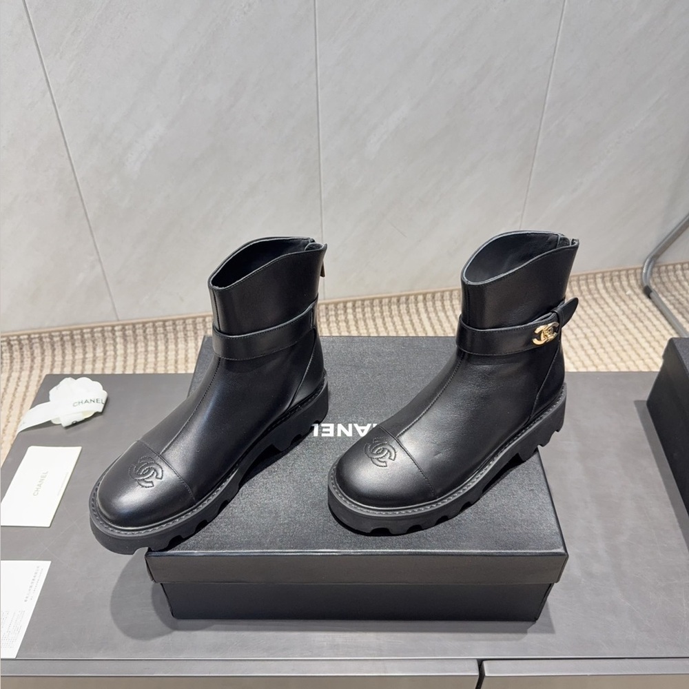 Chanel back boots - Picture 2 of 6